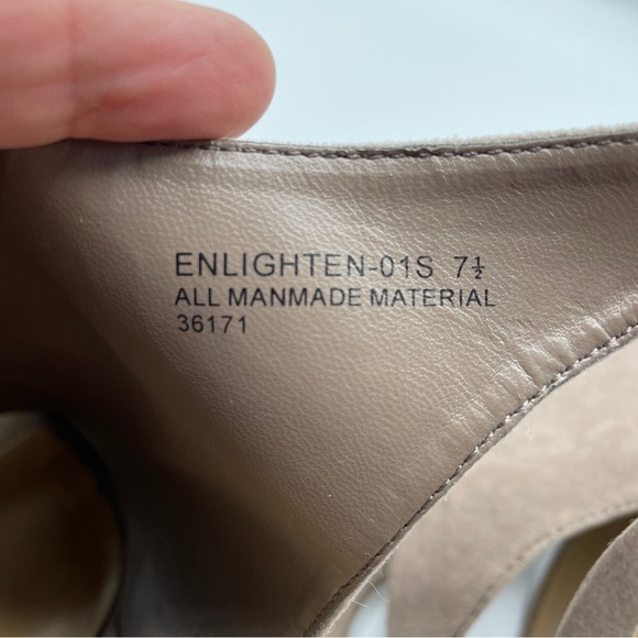 Bamboo Enlighten faux suede ankle boots / booties with wrap ties size 7.5 - Picture 9 of 10